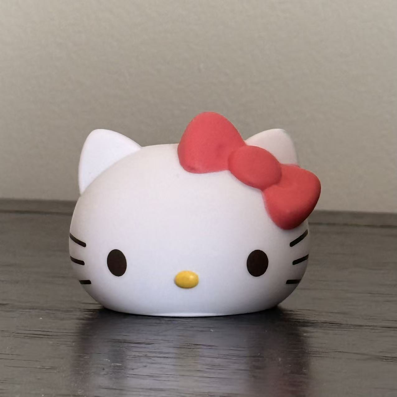 This is a hello kitty in another perspective, this is my favorite polygonal object ornament. I chose it because I think it is cute and easy to make.
